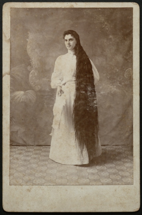 A photograph of Emma Barker, the daughter of Elizabeth Baldwin Barker and niece of George Baldwin. Source: Tyrell Historical Library, AC339-016-021-001.